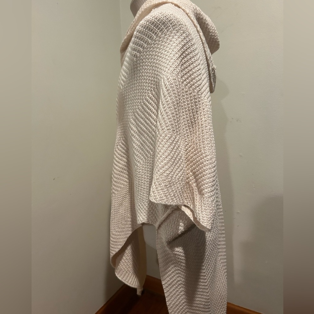 HIPPIE Off White Sweater Cape Poncho OSFM MUST HAVE Looks Great with Jeans - Picture 3 of 5